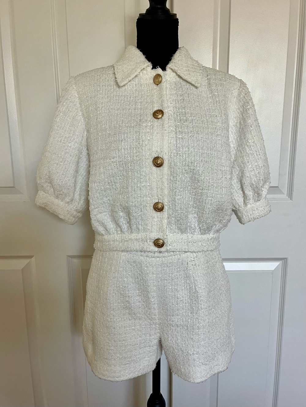 L'AGENCE “Cove” White Tweed Cropped Jacket and Matching Shorts - Picture 4 of 9